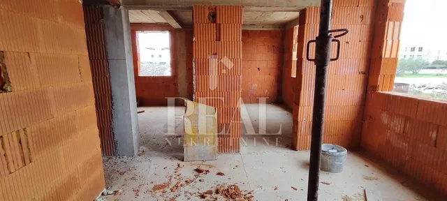 Other; needs renovation, natural light