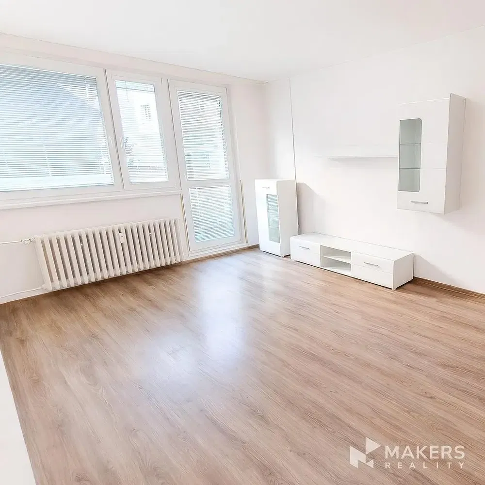 Wohnzimmer; tageslicht, holzboden, renoviert