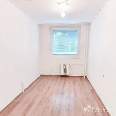 Schlafzimmer; holzboden, tageslicht