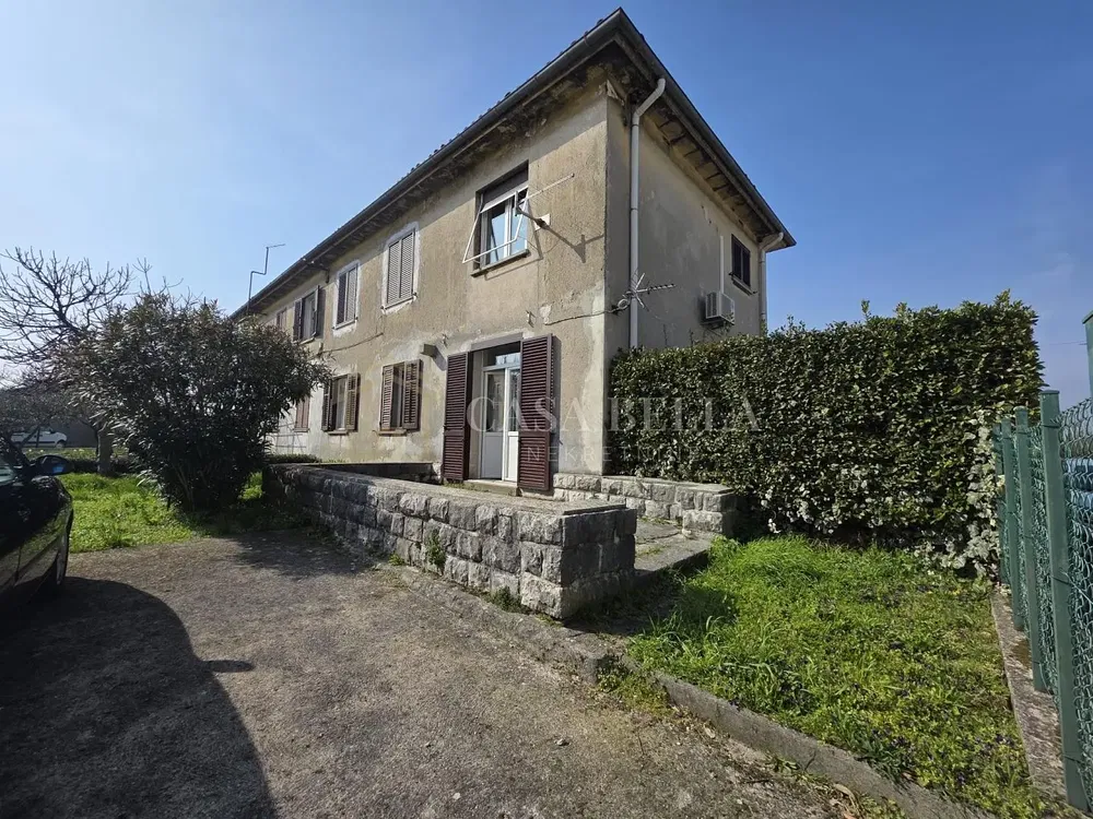 Huis en omgeving; renovatie nodig