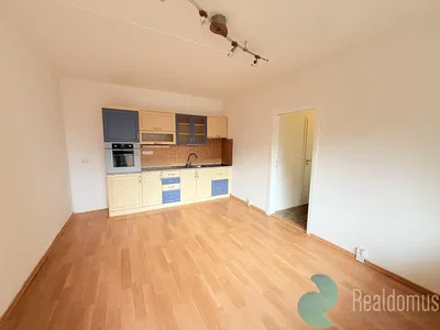 Küche; küchengeräte, holzboden, tageslicht, moderner stil