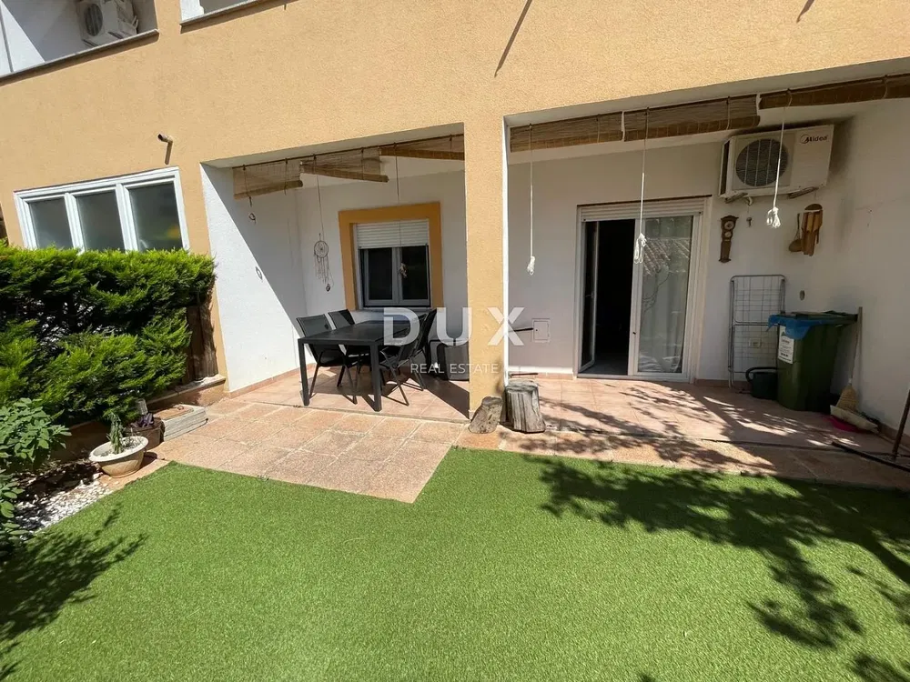 Terasa; výhled, přirozené světlo