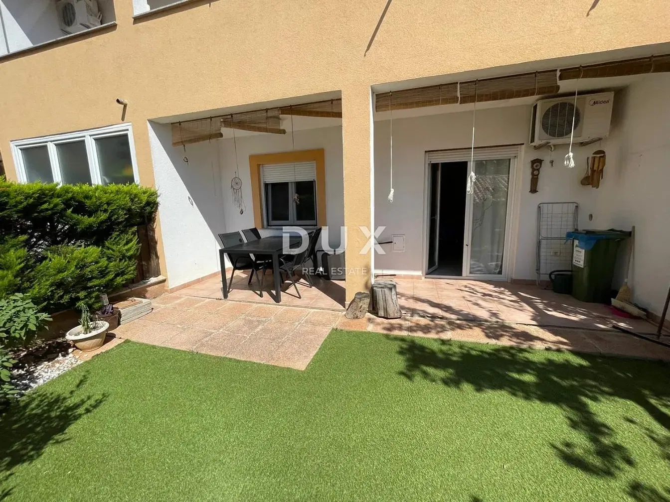 Terasa; výhled, přirozené světlo