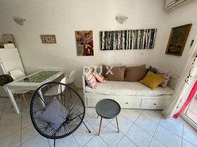 Obývací pokoj; moderní styl, dlažba, přirozené světlo