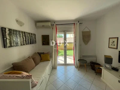 Obývací pokoj; výhled, přirozené světlo