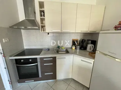 Kuchyně; kuchyňské spotřebiče, dlažba