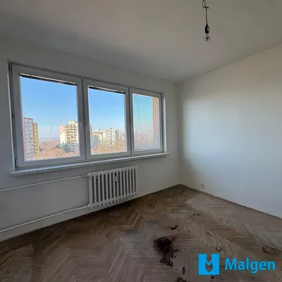 Salon; vue, parquet, nécessite rénovation