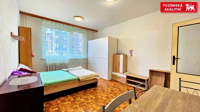 Camera da letto; pavimento in legno, luce naturale