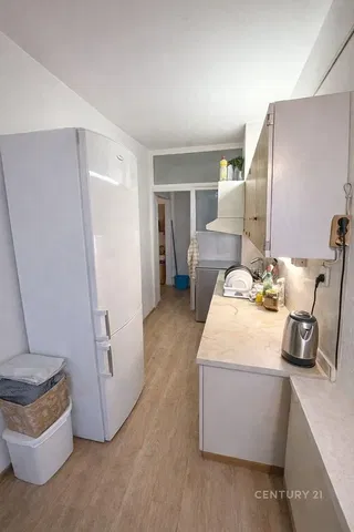 Kitchen; kitchen appliances, tile floor