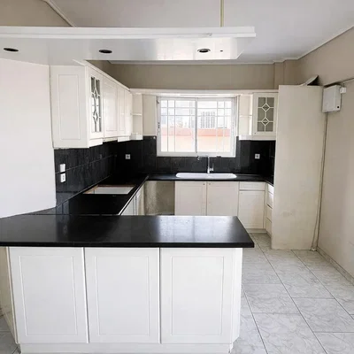 Kuhinja; prirodno svjetlo, pločice