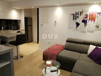 Salon; vue, style moderne, rénové, lumière naturelle