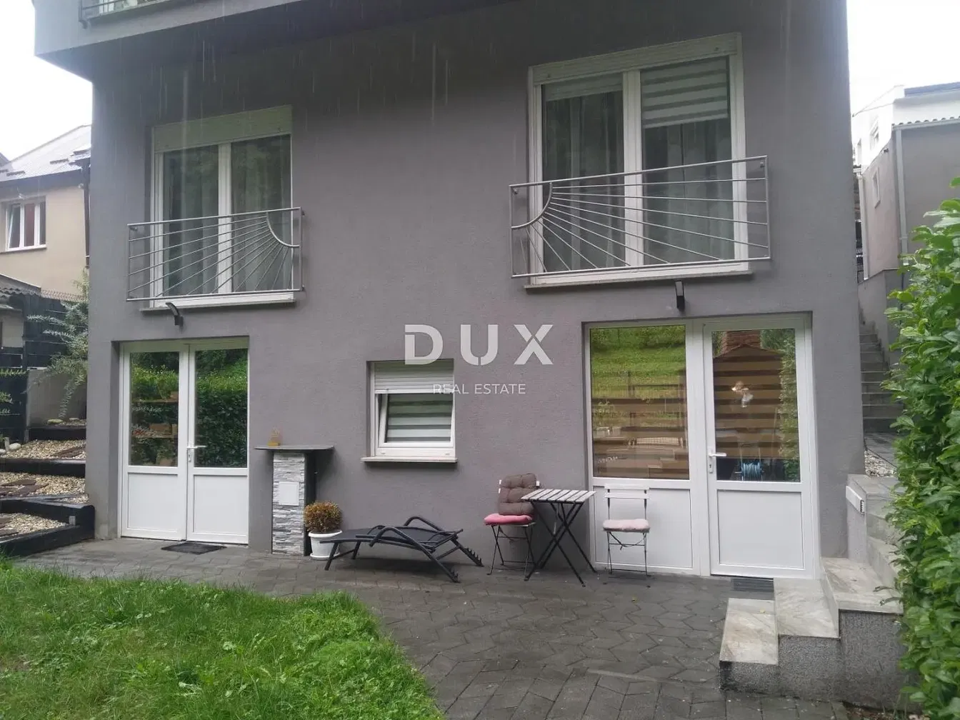 Maison et environs; vue