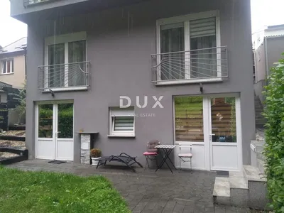 Maison et environs; vue