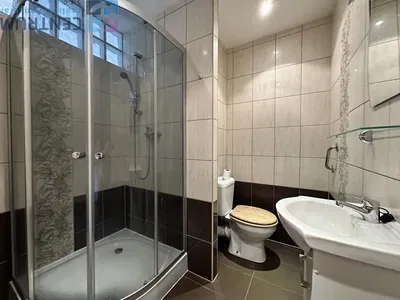 Banyo; fayans zemin, tadilatlı, doğal ışık, modern stil