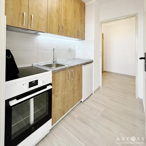 Kuchyňa; kuchynské spotrebiče, po rekonštrukcii, prirodzené svetlo