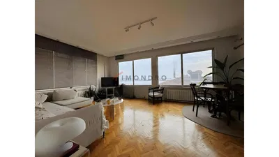 Salon; widok, podłoga drewniana, światło dzienne