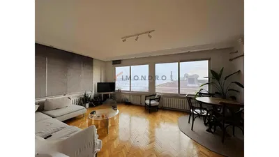 Salon; widok, podłoga drewniana, światło dzienne