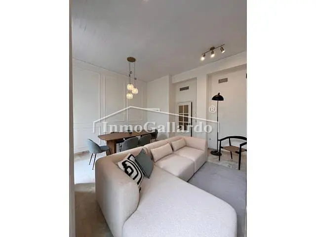 Oturma odası; doğal ışık, modern stil