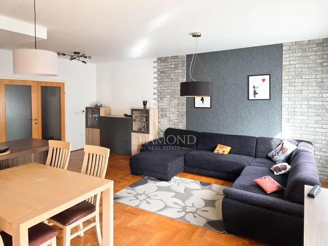 Soggiorno; stile moderno, luce naturale