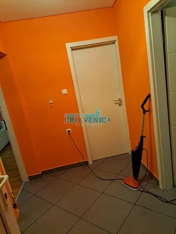 Altro; pavimento in piastrelle