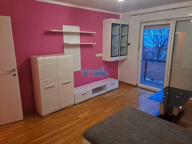 Camera da letto; pavimento in legno, stile moderno, luce naturale