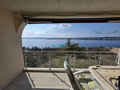Balkon; výhled, dlažba
