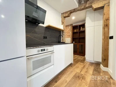 Küche; küchengeräte, holzboden, renoviert, tageslicht, moderner stil