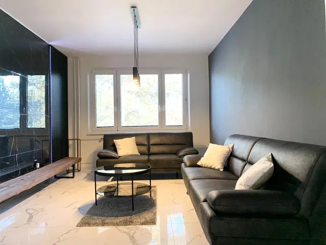 Obývačka; prirodzené svetlo, moderný štýl