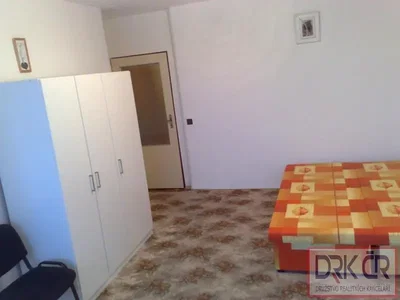 Schlafzimmer; holzboden, fliesenboden, tageslicht, moderner stil, renoviert