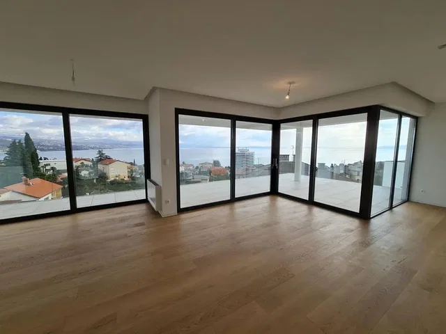 Salon; widok, podłoga drewniana, światło dzienne