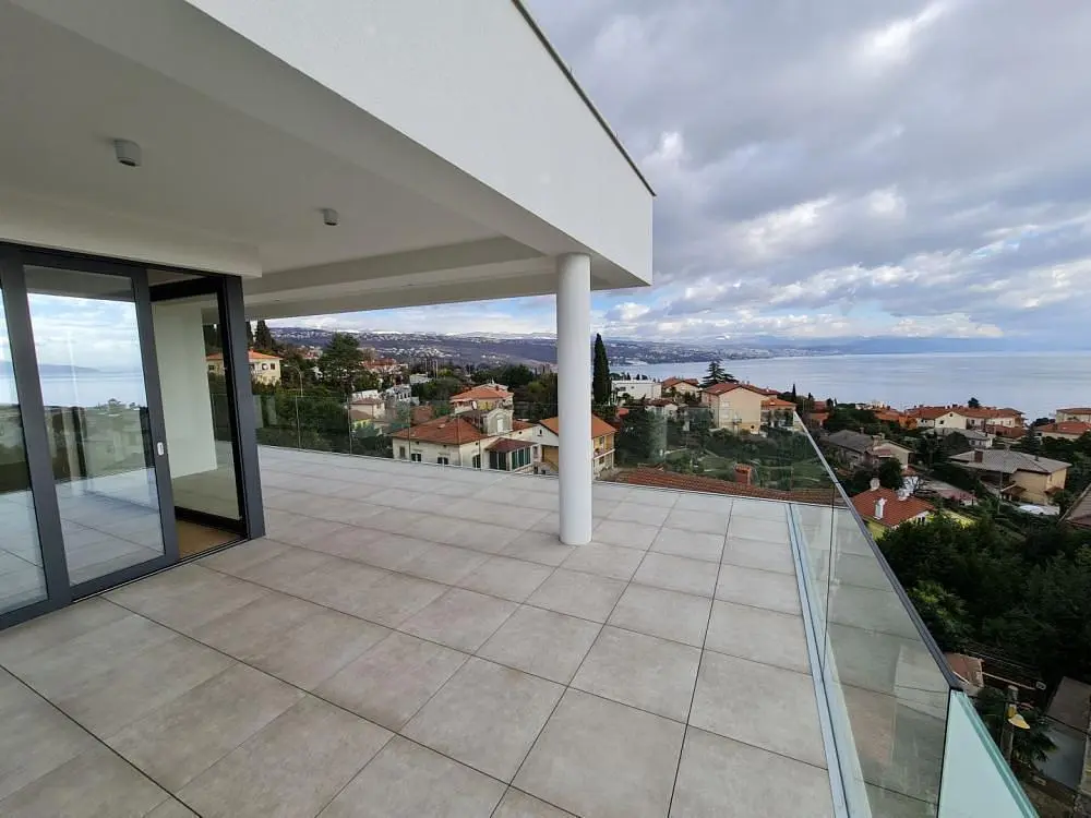 Terasa; výhled, dlažba