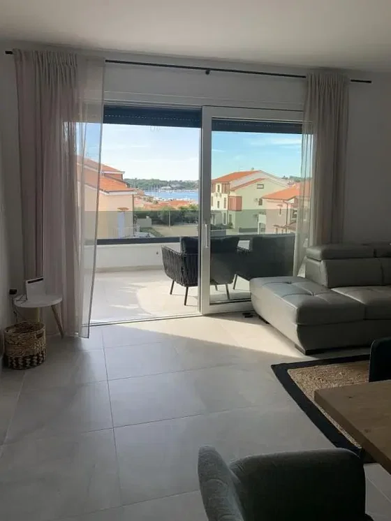 Obývací pokoj; výhled, přirozené světlo