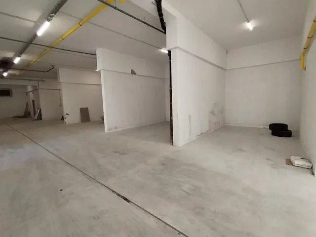 Keller; renovierungsbedürftig, fliesenboden