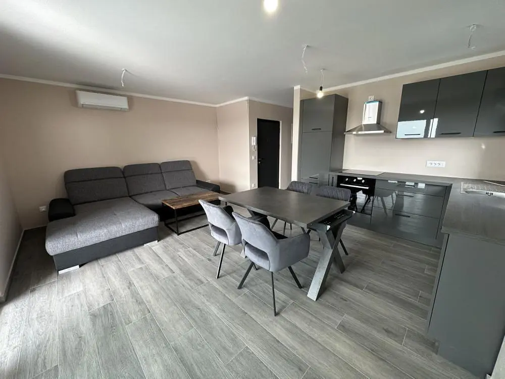 Obývací pokoj; moderní styl, dřevěná podlaha