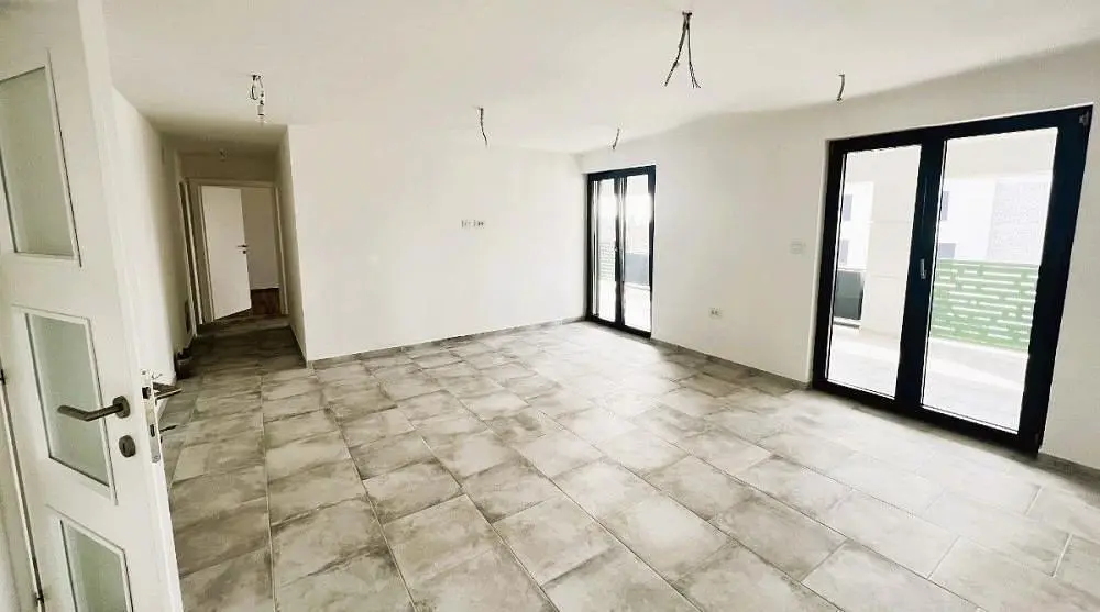 Obývací pokoj; dlažba, přirozené světlo