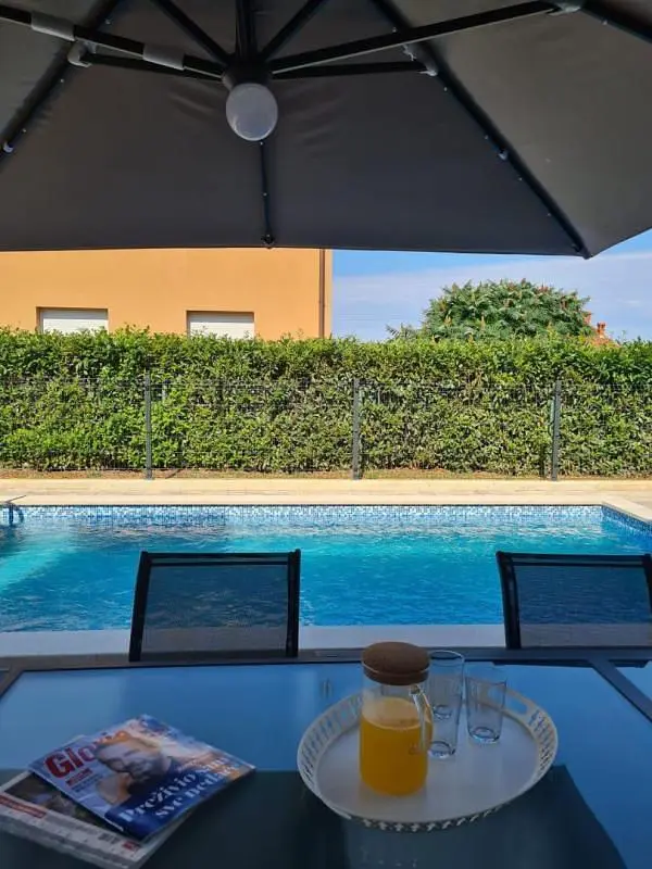 Terasa; výhled, přirozené světlo