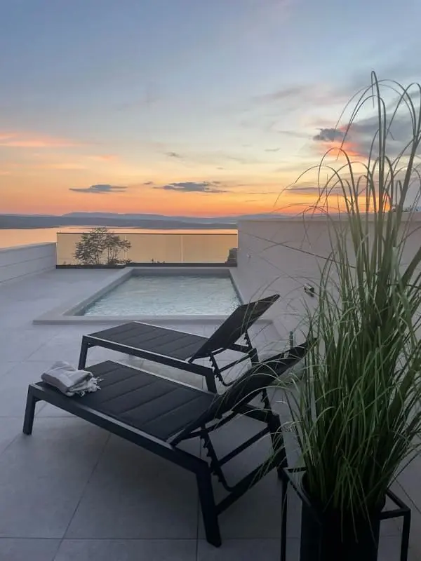 Terasa; výhled, přirozené světlo