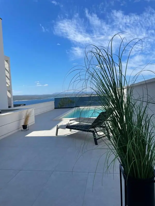 Terasa; výhled, přirozené světlo