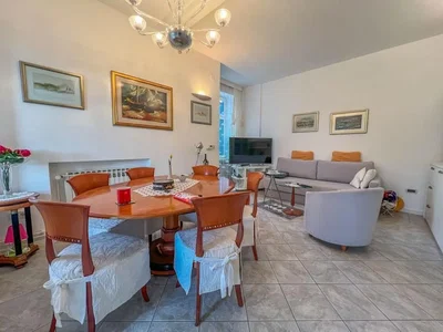 Obývací pokoj; dlažba, moderní styl