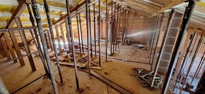 Komora; nutná rekonstrukce, dřevěné trámy