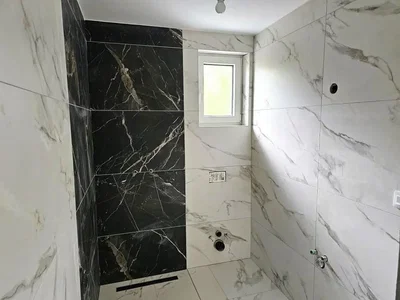 Koupelna; dlažba, přirozené světlo, po rekonstrukci