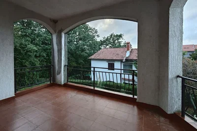 Terasa; dlažba, výhled