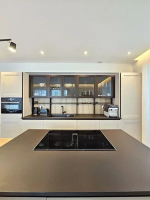 Küche; küchengeräte, renoviert, tageslicht, moderner stil