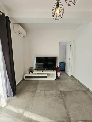 Wohnzimmer; tageslicht, fliesenboden