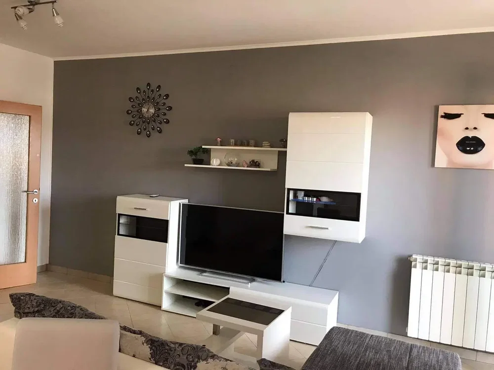 Obývací pokoj; moderní styl, přirozené světlo