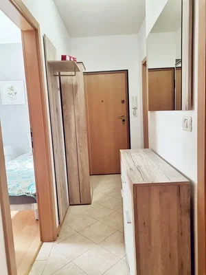 Šatna; dlažba