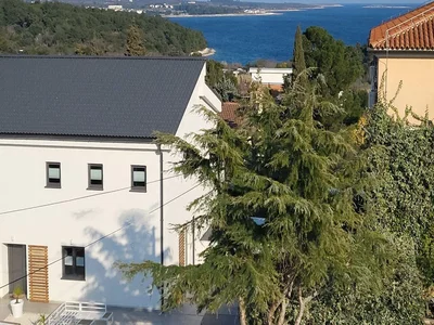 Dům a okolí; výhled, přirozené světlo