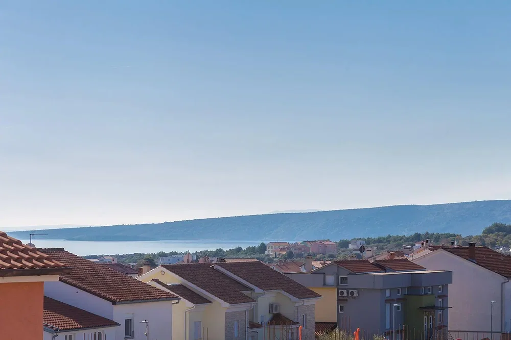 Casa y alrededores; vista