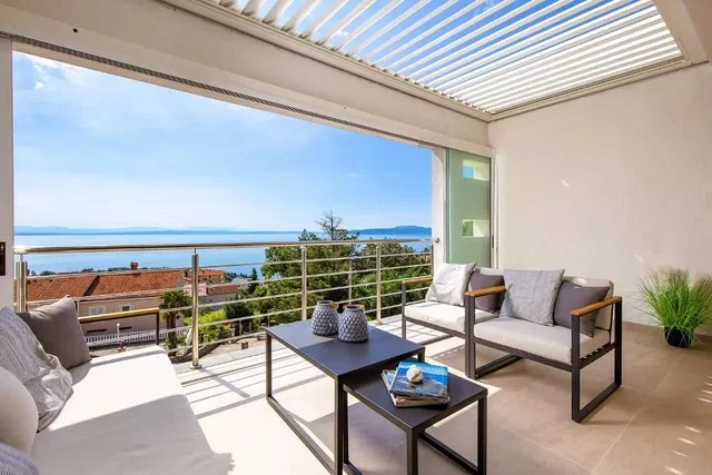 Terasa; výhled, přirozené světlo