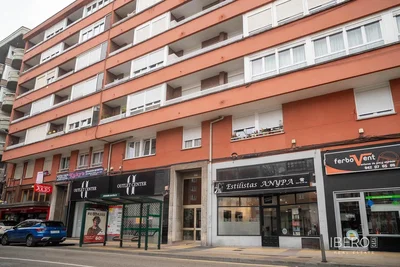 Kuća i okolina; komercijalni, pogled